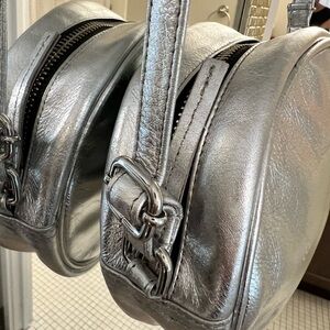 SILVER METALLIC LEATHER CROSSBODY BAG BY TOPSHOP… EXCELLENT CONDITION…